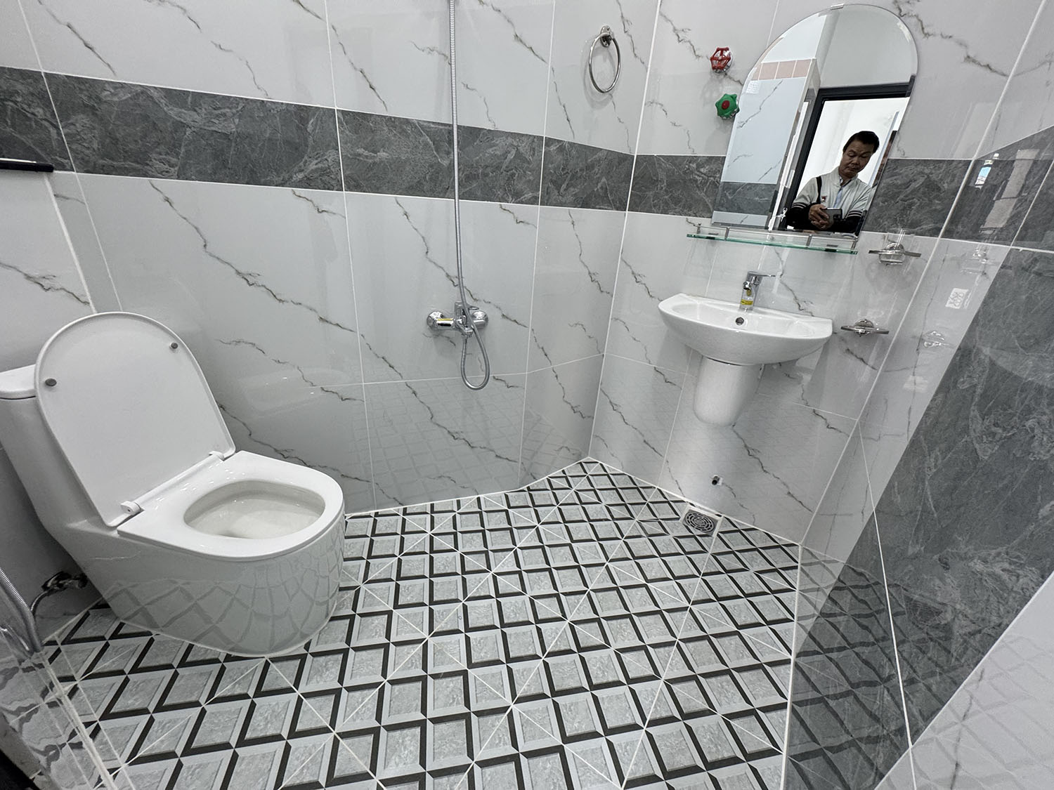 Chính thức mở bán biệt thự mini 3 lầu HXH VF5 khu cao cấp Hoàng Diệu - Trước nhà có sân đỗ ôtô